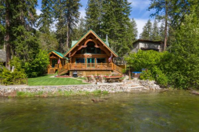 Moosehead Lodge by NW Comfy Cabins